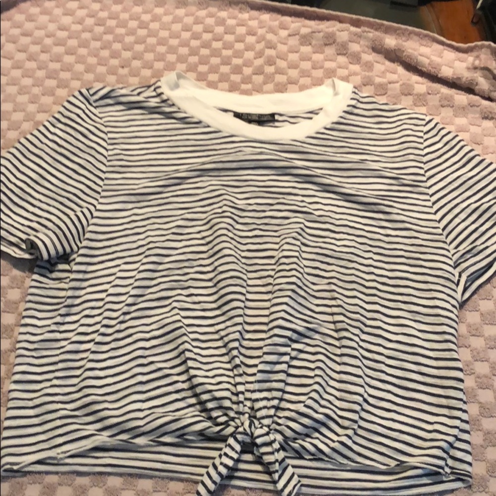 White and black striped t-shirt with knot in front